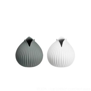 Kleine Vase mit Rillenstruktur und Dreieckiger Öffnung - in mehreren Farben 93-136